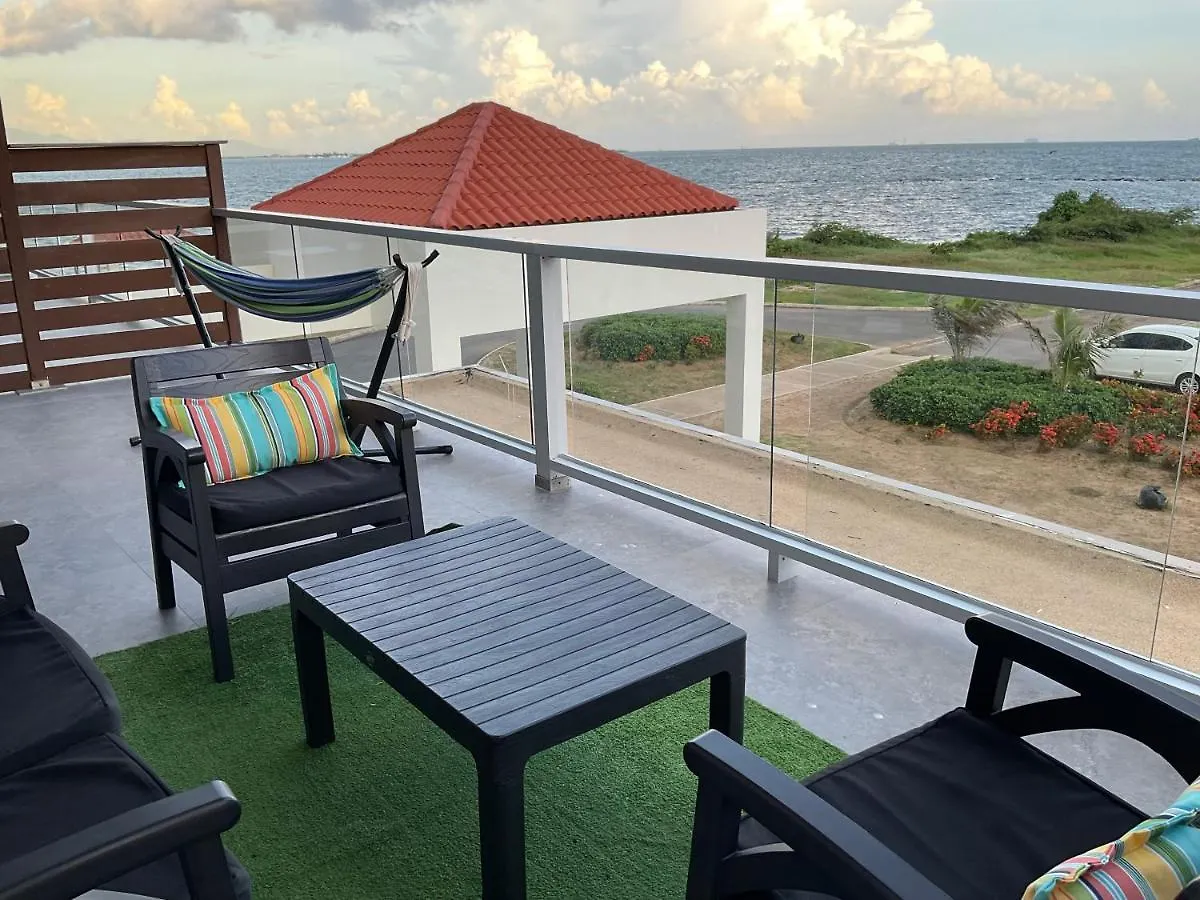 Royale Villa Escape-Portmore